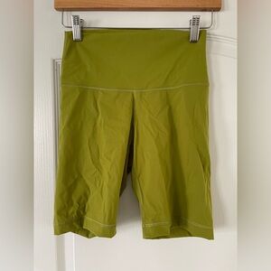 Everlane - The Perform Bike Short in Chartreuse - Size Small